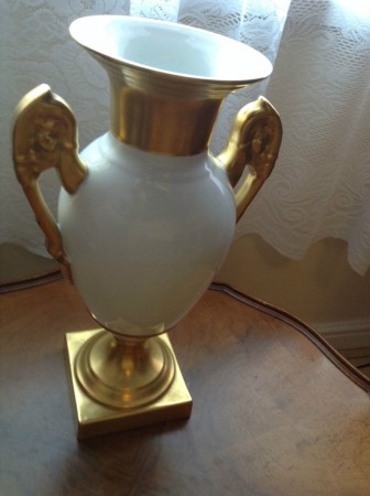 Jarrão Império em porcelana da Vista Alegre - Decoração em beje e ouro